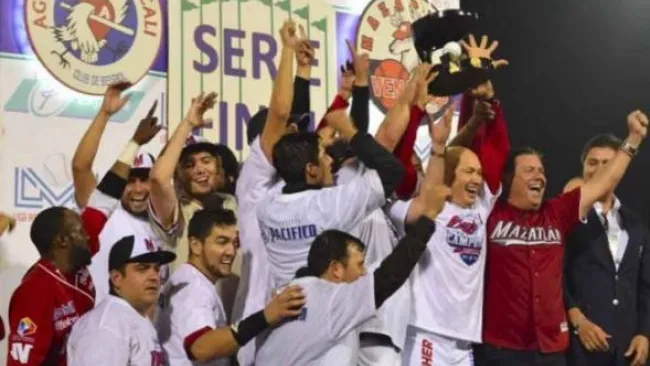 Jugadores de Venados alzan el título