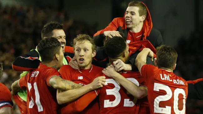 Los futbolistas del Liverpool celebran la victoria