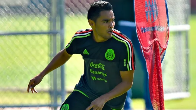 Gallito Vázquez, en práctica del Tri