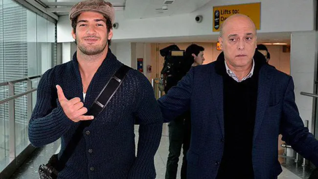 Alexandre Pato, en el aeropuerto de Londres