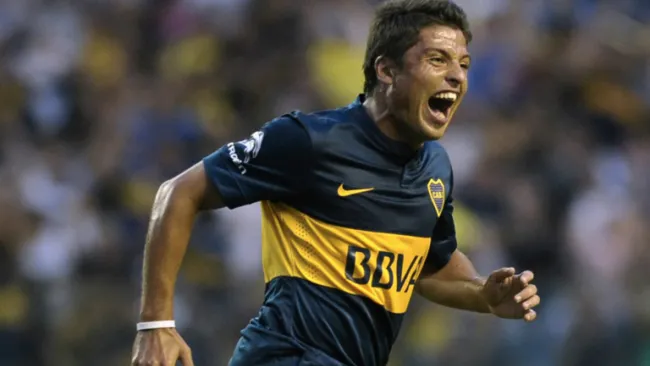Sebastián Palacios, en un duelo con Boca Juniors