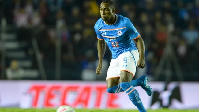 Joffre Guerrón en un partido con la Máquina