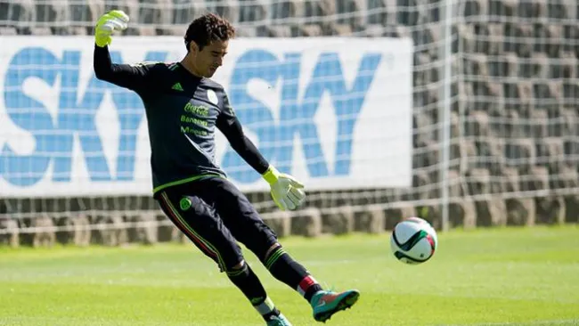 Ochoa en un entrenamiento del Tri