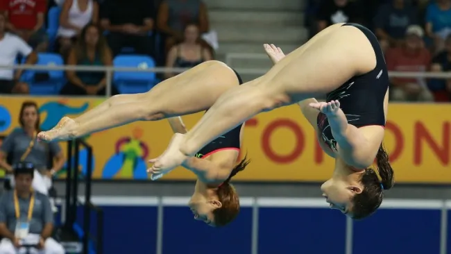 Paola Espinosa y Dolores Hernández durante una competencia