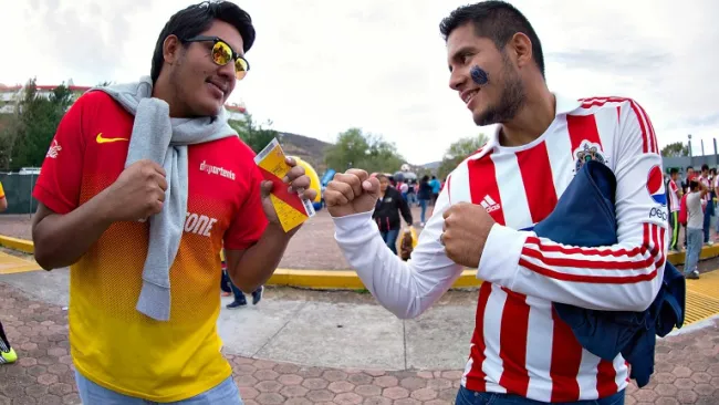 Aficionados ya presentes en el Estadio Morelos