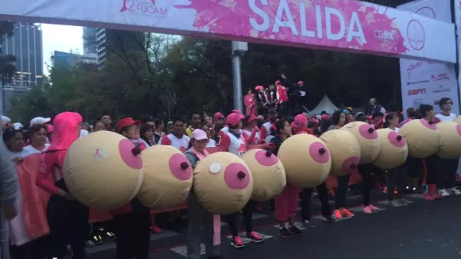Participantes listos en el comienzo de la carrera