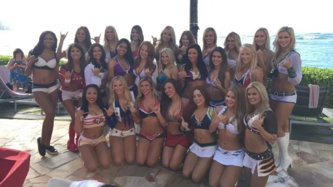 Las porristas del Pro Bowl posan en una foto