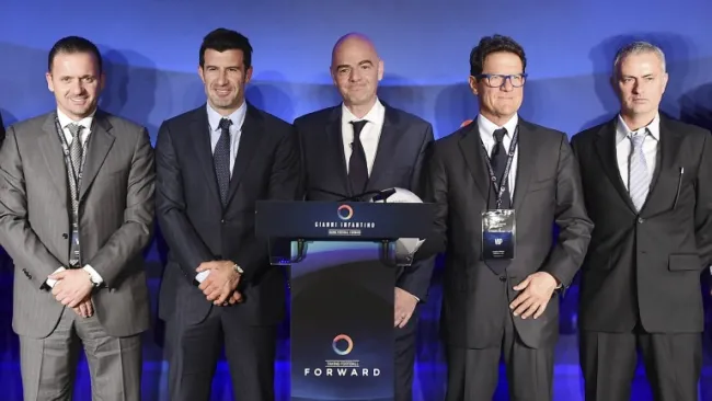 Infatino junto a varias estrellas mundiales del futbol