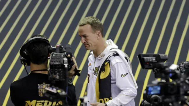 Peyton Manning, atiende a los medios de comunicación
