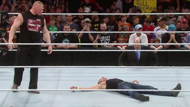 Brock Lesnar le aplicó un F-5 a Dean Ambrose