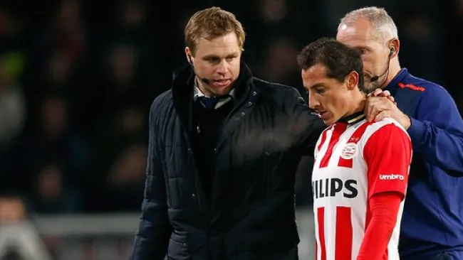 Guardado sale lesionado del campo