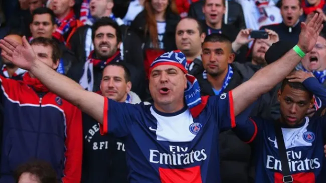 Aficionados del PSG apoyan a su club