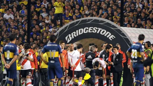 Jugadores de River sufren efectos de gas pimienta