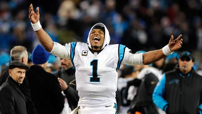 Cam Newton festeja tras vencer a Arizona en el duelo de Conferencia