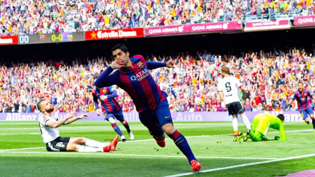 Luis Suárez festeja su gol contra el Valencia