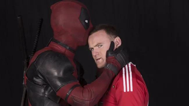 Deadpool posa con Wayne Rooney