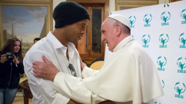 Ronaldinho junto al Papa Francisco
