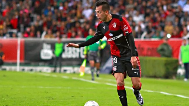 Rodrigo Salinas, en posesión del balón