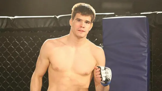 Mike Gall antes de una pelea de MMA
