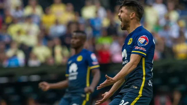 Oribe Peralta grita durante el partido contra Santos