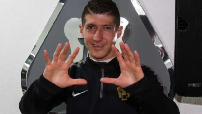 Palacios posa de cara al duelo con Pachuca