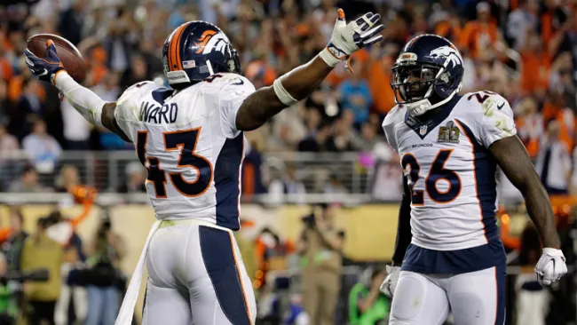 Ward festeja balón recuperado contra Panteras