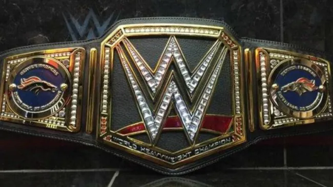 El cinturón de la WWE para los Broncos