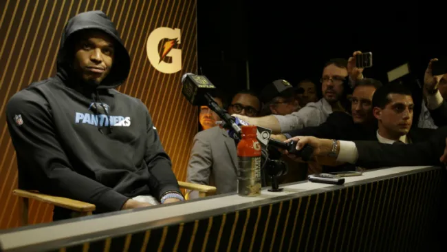 Newton en conferencia de prensa tras el SB