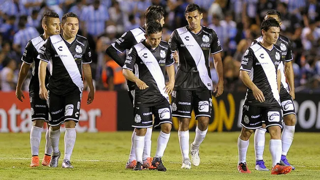 Jugadores de Puebla se lamentan tras perder contra Racing
