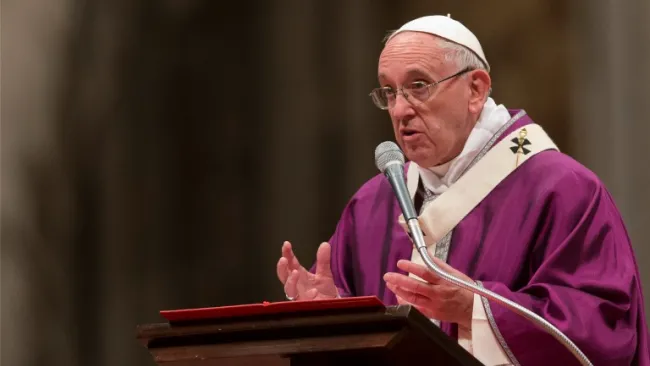 Papa Francisco durante una misa