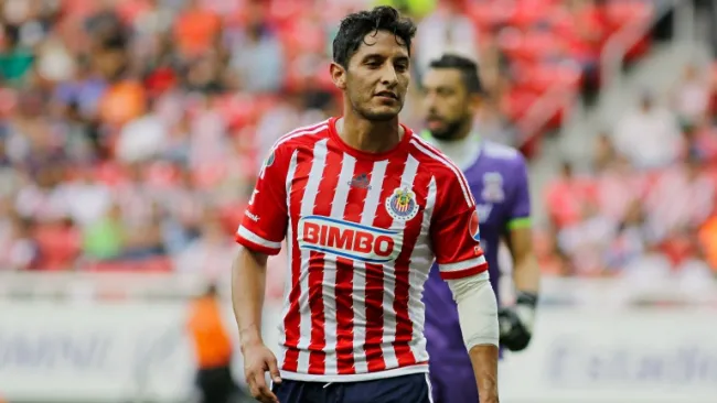 Ángel Reyna durante un partido de las Chivas