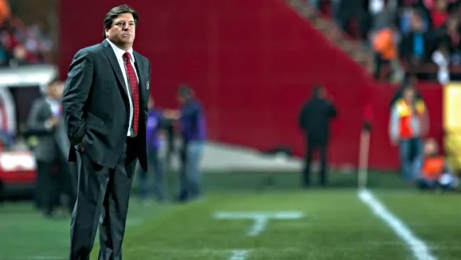 Miguel Herrera en un partido de Xolos