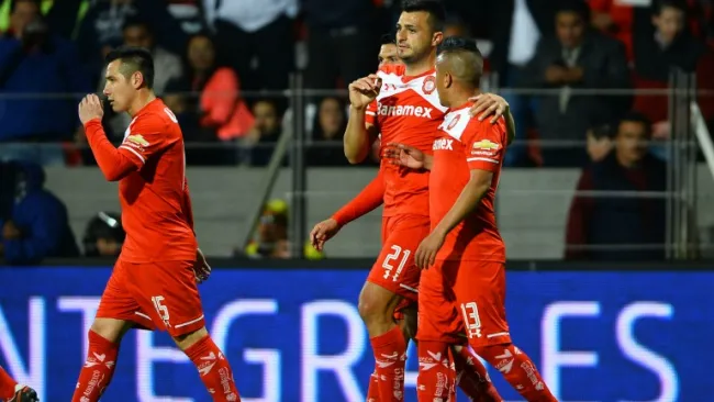 Jugadores del Toluca festejan el gol