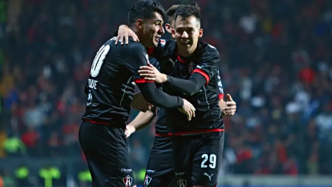 Salinas felicitando Duque tras su anotación