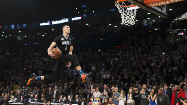Zach LaVine durante el concurso de clavadas