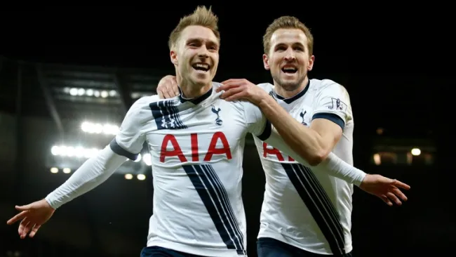 Kane y Eriksen celebran el segundo tanto de los Spurs