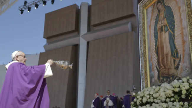 Francisco durante la misa en Ecatepec