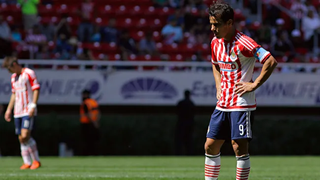 Omar Bravo se lamenta en la derrota contra León