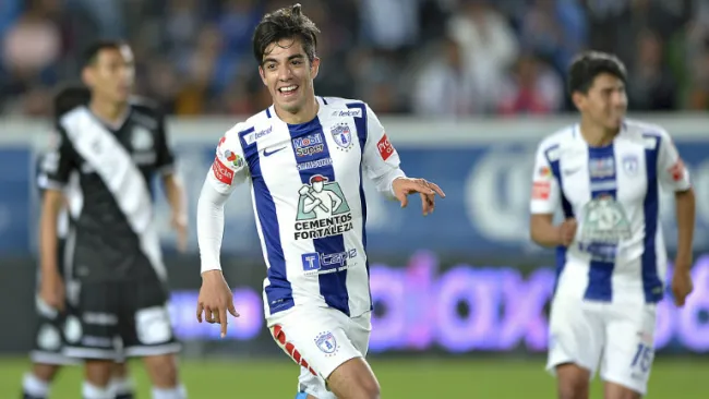 Rodolfo Pizarro celebra gol contra Puebla