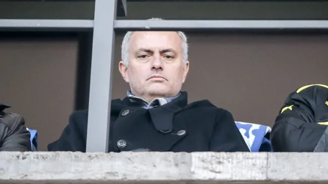 Mou, viendo el partido de Bundesliga entre Hertha y Dortmund