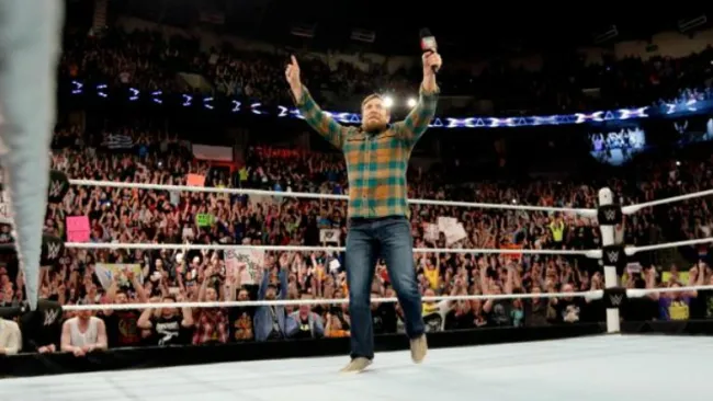 Daniel Bryan durante su depedida de la WWE