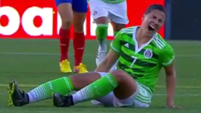 Nayeli Rangel se queja de una lesión