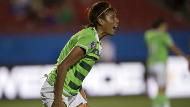 Marigol en el partido del Tri contra Costa Rica