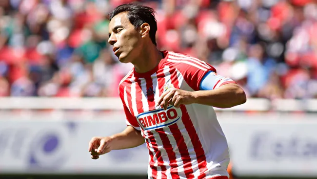 Omar Bravo en el partido contra León 