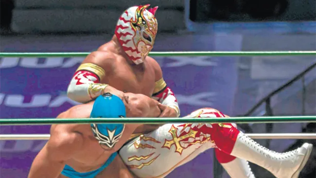 Carístico durante una lucha en la Arena México 