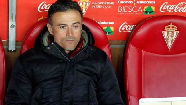 Luis Enrique observa un partido del Barcelona