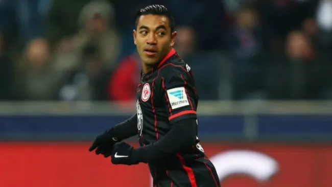 Marco Fabián durante un partido del Frankfurt