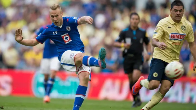 Alemao disputando el Clásico Joven