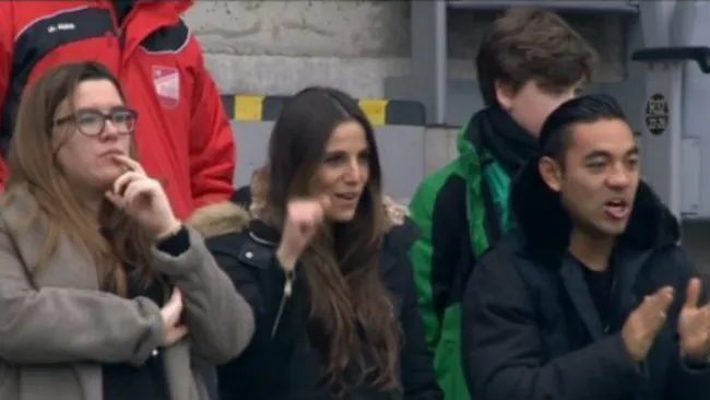 Marco Fabián y Lucía Villalón festejan en la tribuna