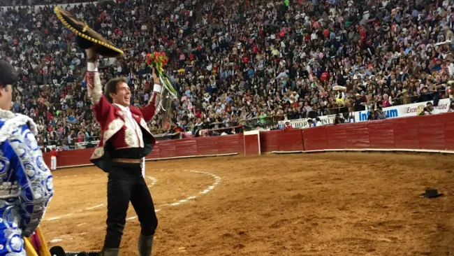 Pablo Hermoso de Mendoza durante su exhibición en la Plaza México